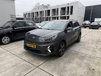 Coche accidentado Kia e-Niro ExecutiveLine 64 kWh-NAVI-CAMERA-PDC 2020/6