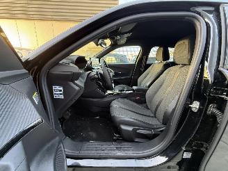 Peugeot 2008 1.2 PureTech 130 Allure -AUTOMAAT-NAVI-PDC-CAMERA picture 8
