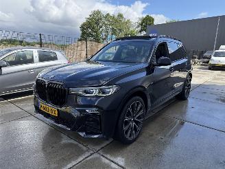Vaurioauto  passenger cars BMW X7 xDRIVE 40i High Executive 7pers-PANO-LEDER-360 CAMERA-4 WIEL BESTURING 2022/2