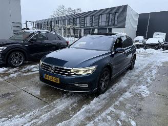 Schadeauto Volkswagen Passat 2.0 TDI R-Line Business+ AUTOMAAT-PANO-NAVI-CAMERA-PDC 2022/1