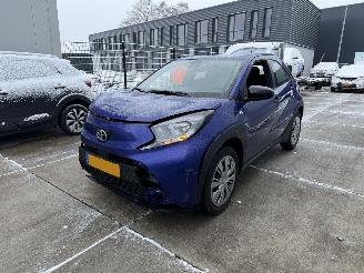 Voiture accidenté Toyota Aygo X 1.0 VVT-i MT PLAY -AIRCO-PDC 2025/9