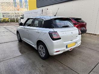 Suzuki Swift 1.2 Comfort Smart Hybrid CAMERA - CARPLAY - KEYLESS picture 4