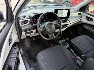 Suzuki Swift 1.2 Comfort Smart Hybrid CAMERA - CARPLAY - KEYLESS picture 3