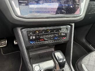 Volkswagen Tiguan 1.4 TSI e-HYBRID PHEV R-LINE Business + PANO-360 CAMERA-KEYLESS picture 20