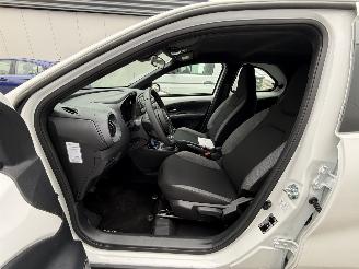 Toyota Aygo X 1.0 VVT-i MT Play CAMERA-AIRCO-CRUISE picture 8