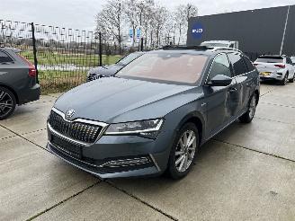 Voiture accidenté Skoda Superb 1.4 PLUG IN HYBRID AUTOMAAT-PANO-NAVI-CAMERA 2021/2