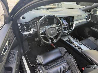 Volvo V-60 2.0 B3 R-DESIGN AUTOMAAT-PANO-CAMERA-NAVI picture 3