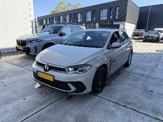 Schadeauto Volkswagen Polo 1.0 MPI 80 PK-CRUISE-PDC-APP 2024/10