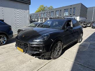 Porsche Cayenne 3.0 E-Hybrid Platinum Edition PANO - BOSE - KEYLESS picture 2