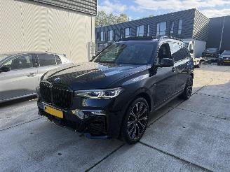 Vaurioauto  passenger cars BMW X7 xDrive 40i High EXE -PANO-HEAD UP- 360 CAMERA-4 WIEL BESTURING 2022/4