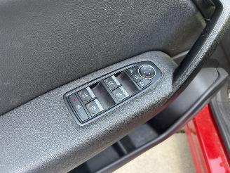Renault Captur 1.0 TCe 100 Bi-Fuel Intens PANO - NAVI - LED - CAMERA picture 19