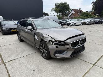 Voiture accidenté Volvo V-60 2.0 D4 190 PK  INSCRIPTION-PANO-CAMERA-NAVI-MEMORY STOELEN 2020/1