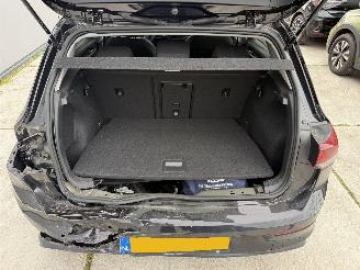 Volkswagen Golf 1.0 eTSI Life NAVI-CLIMA-CRUISE-LED picture 10