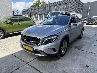 Voiture accidenté Mercedes GLA 200d PRESTIGE AUTOMAAT-PANO-NAVI-PDC 2016/6