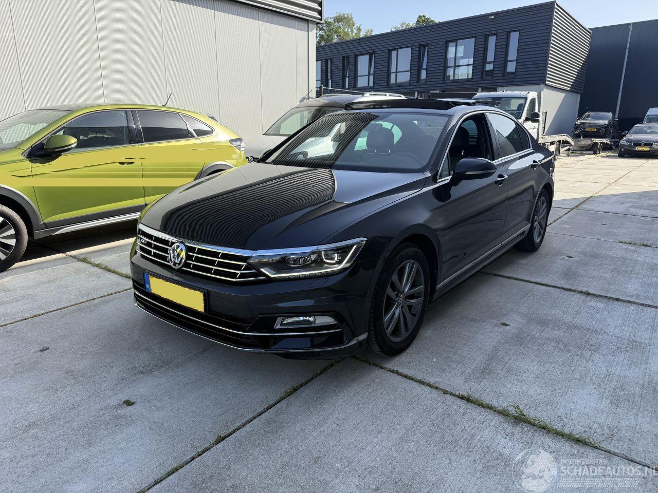 Volkswagen Passat 1.5 TSI Highline Business R -DSG-PANO-LEDER-CAMERA