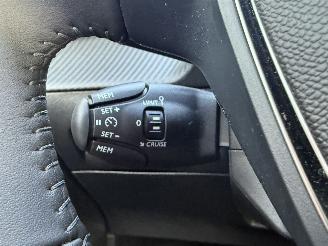 Peugeot 208 1.2 Hybrid 110 e-DCS6 Allure-CAMERA-NAVI-CLIMA picture 20