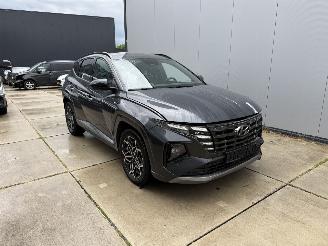 Damaged car Hyundai Tucson 1.6 T-GDI HEV Comfort -NAVI-CAMERA-CRUISE-CLIMA 2023/11