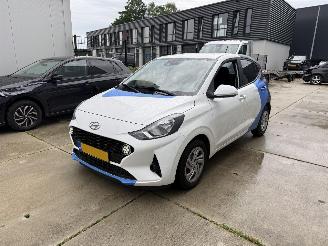 krockskadad bil auto Hyundai I-10 1.0 Comfort 67 PK -AIRCO-PDC-CRUISE 2023/2