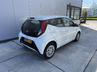 Toyota Aygo 1.0 VVT-i- X-PLAY-CAMERA-NAVI-AIRCO picture 5