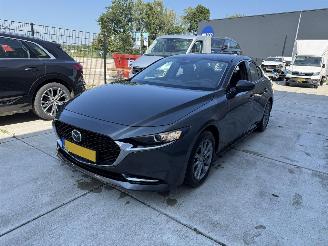 damaged passenger cars Mazda 3 2.0 e-Skyactive-X M HYBRID 180-CLIMA-PDC-NAVI-CRUISE 2020/9