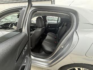 Peugeot 208 1.2 PureTech Allure Pack AUTOMAAT - NIEUWE DISTRIBUTIE - NAVI - CAMERA - LED picture 10