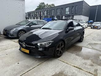 Schadeauto Mercedes Cla-klasse 180 LUXURY LINE PANO - SFEER - NAVI - CAMERA - LED - KEYLESS 2022/9