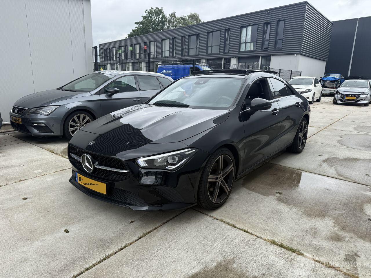 Mercedes Cla-klasse 180 LUXURY LINE PANO - SFEER - NAVI - CAMERA - LED - KEYLESS