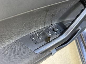 Volkswagen Taigo 1.0TSI LIFE EDITION - CAMERA - KEYLESS - NAVI picture 17