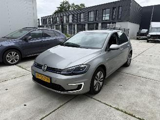 uszkodzony samochody osobowe Volkswagen Golf E-GOLF WARMTEPOMP - LED - CRUISE - NAVI - 136PK 2019/2