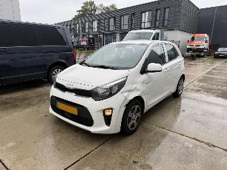 Damaged car Kia Picanto 1.0 DPI Comfortline -AIRCO-67 PK 2023/11