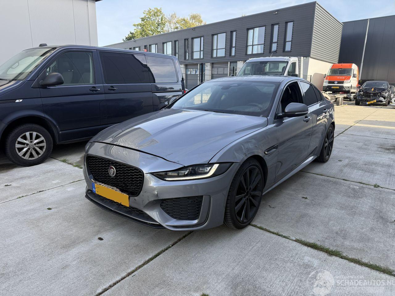 Jaguar XE 2.0 250 R -Dynamic Black-AUTOMAAT-NAVI-LEDER-PDC-CAMERA