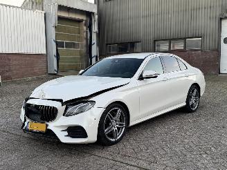 krockskadad bil auto Mercedes E-klasse 220D 194Pk AMG Pakket Ambition Sfeerverlichting 2016/8