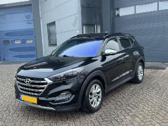 Auto incidentate Hyundai Tucson 1.6 T-Gdi 4x4 Automaat Pano 2017/6