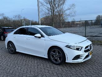 krockskadad bil auto Mercedes A-klasse A200 AMG Pakket NAP Nederlandse Auto Sfeerverlichting 2020/1