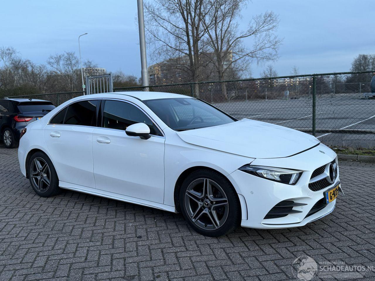 Mercedes A-klasse A200 AMG Pakket NAP Nederlandse Auto Sfeerverlichting