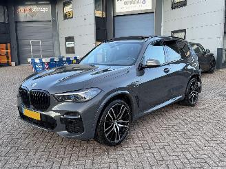 Auto incidentate BMW X5 xDrive45e M-Pakket High Executive Pano SkyLounge Harman Kardon Sfeerverlichting Head-Up 2022/10