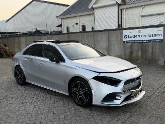 Unfallwagen Mercedes A-klasse A200 163Pk AMG Pakket Pano Nap Nederlandse Auto 2019/8