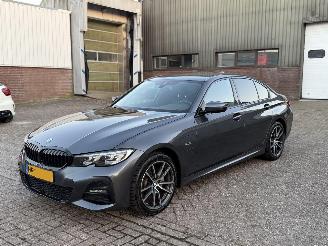 Schadeauto BMW 3-serie 320e M-Pakket Edition Plus Sfeerverlichting 2021/11