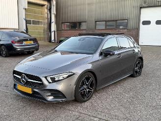 skadebil auto Mercedes A-klasse 200 AMG Pakket Pano Sfeerverlichting 2019/3