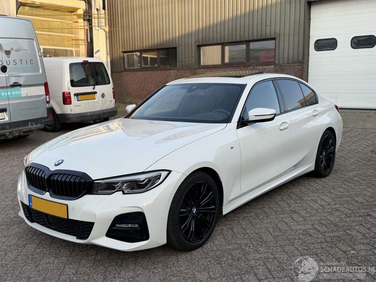 BMW 3-serie 320D M-Pakket 360Camera Head-Up Schuifdak LaserLights