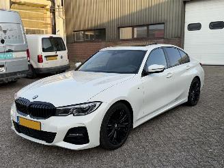 Schadeauto BMW 3-serie 320D M-Pakket 360Camera Head-Up Schuifdak LaserLights 2018/11