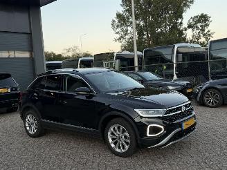 Vaurioauto  passenger cars Volkswagen T-Roc 1.5 TSI DSG Life 2023/3