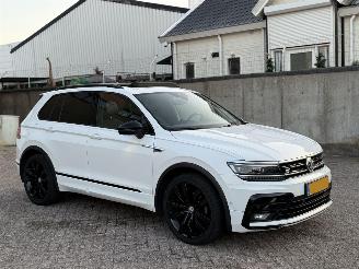 Damaged car Volkswagen Tiguan 1.5 TSI R-Line Pano NAP Nederlandse Auto 2020/10