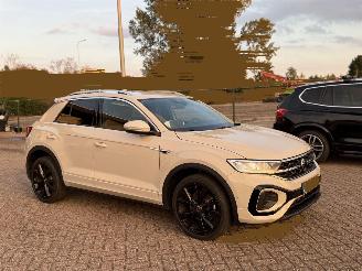 damaged passenger cars Volkswagen T-Roc 1.5 TSI DSG NAP R-Line Nederlandse Auto! 2024/11