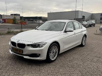 Schadeauto BMW 3-serie 320D High Executive Harman Kardon 2014/6