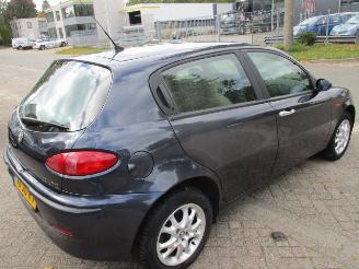 Alfa Romeo 147 1.9 JTD DISTINCTIVE CLIMA picture 6