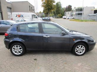 Alfa Romeo 147 1.9 JTD DISTINCTIVE CLIMA picture 5