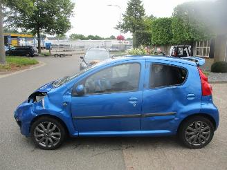 Peugeot 107 1.0-12v URBAN MOVE picture 2