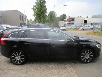 Volvo V-60 2.4 D6 AWD PLUG-IN HYBRID R-DESIGN picture 6