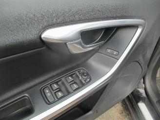 Volvo V-60 2.4 D6 AWD PLUG-IN HYBRID R-DESIGN picture 16